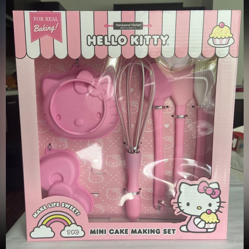 New NIB Hello Kitty Mini Cake Making Set! Make Mini Cakes Sanrio 7 Pieces Set!
